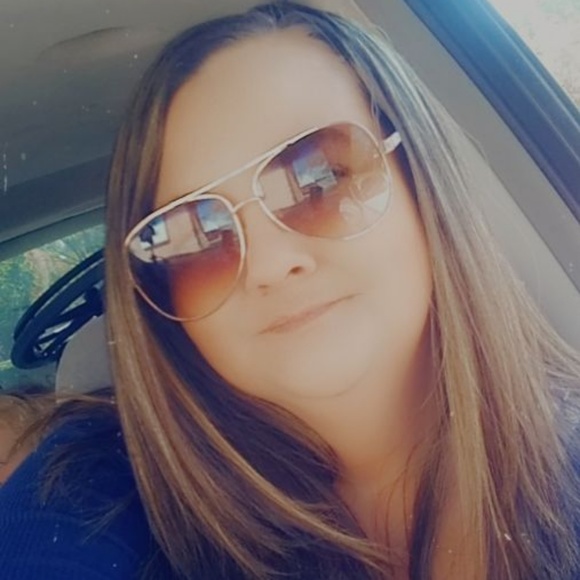 Profile Picture of Ashley Tossey (@ashleytossey815) on Poshmark