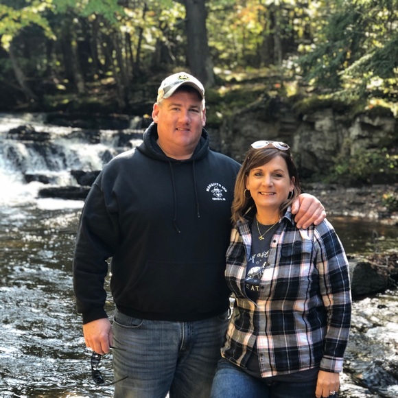 Profile Picture of Lori Whitaker (@loriwhitaker86) on Poshmark