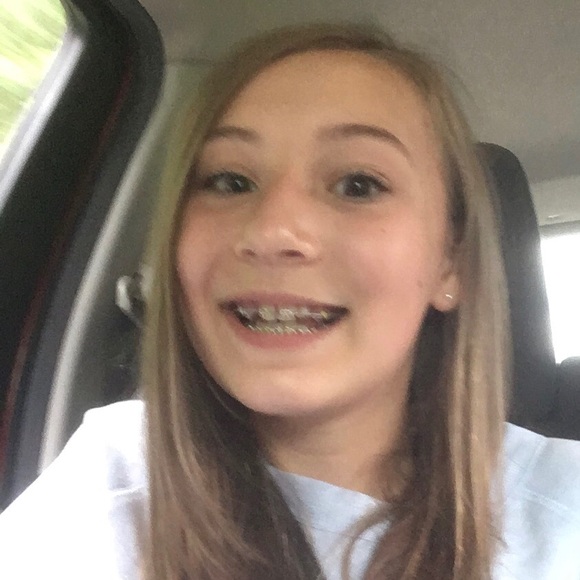 Profile Picture of Elsa Rindal (@elsarose14) on Poshmark