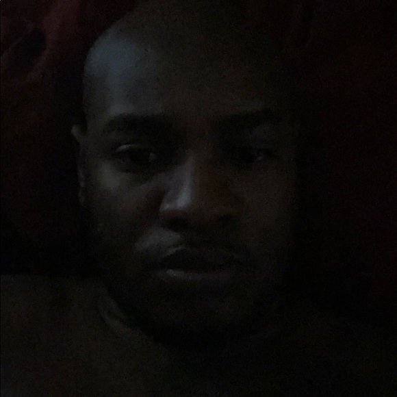 Profile Picture of Barry Andrews (@bottlers208) on Poshmark