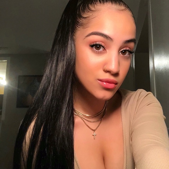 Profile Picture of Alexa Nunez (@alexa_giianna) on Poshmark