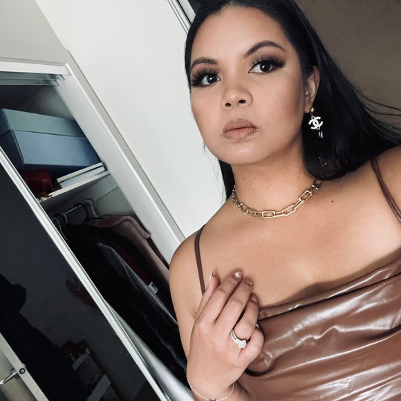 Profile Picture of Dianne Elliott (@dianneelliot290) on Poshmark