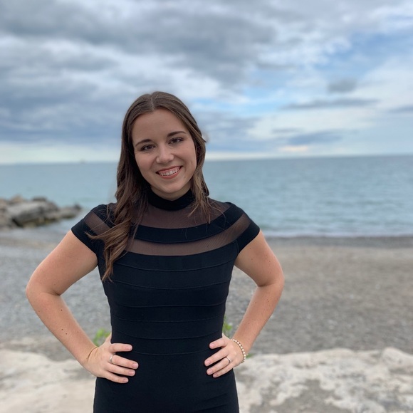 Profile Picture of Leah Kearney (@leahkearneyy) on Poshmark