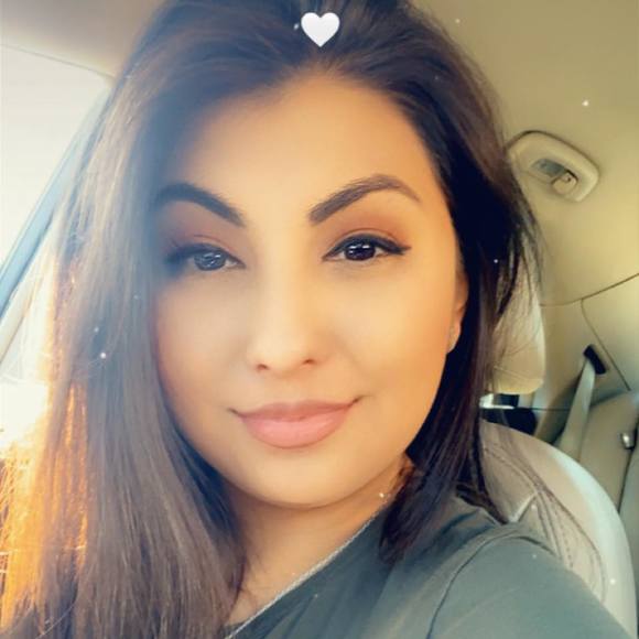 Profile Picture of Amanda Bustamante (@mama0212) on Poshmark