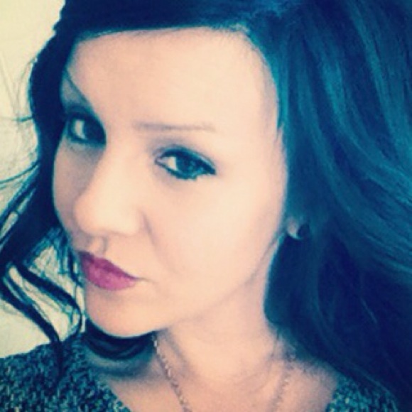 Profile Picture of Christy Petrosky (@christyp0415) on Poshmark