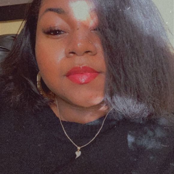 Profile Picture of Ketanya Giscombe (@shocklitt) on Poshmark