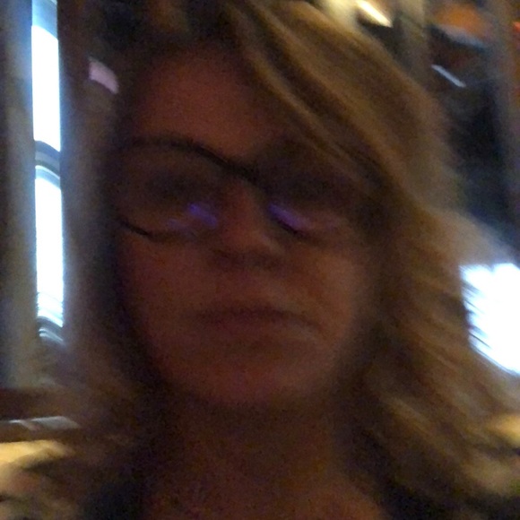 Profile Picture of Tami Kreuzer (@tamikreuzer) on Poshmark
