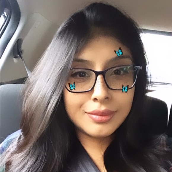 Profile Picture of Yessenia Alvarez (@yesseniuhh) on Poshmark