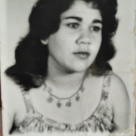 Profile Picture of Idarmis Nicolás-gil (@adelinaherdz) on Poshmark