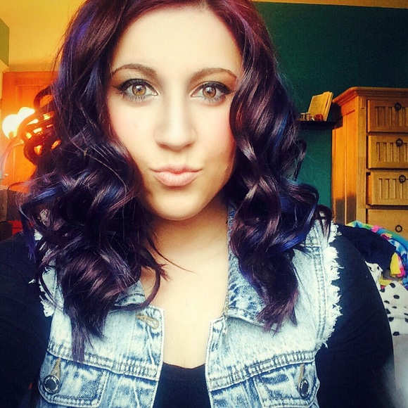 Profile Picture of Alanna Saidel (@mermaidprobzxo) on Poshmark