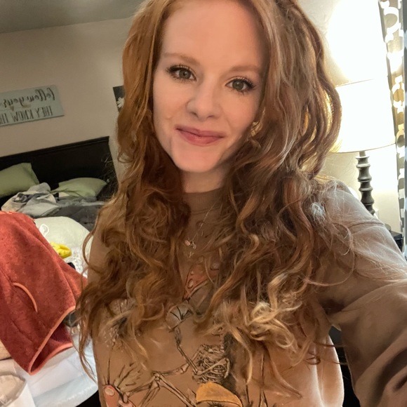 Profile Picture of Ariel Ely (@ariel_ely) on Poshmark