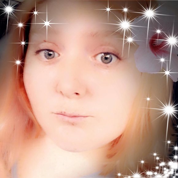 Profile Picture of Alleta Heary (@leetleet_2436) on Poshmark