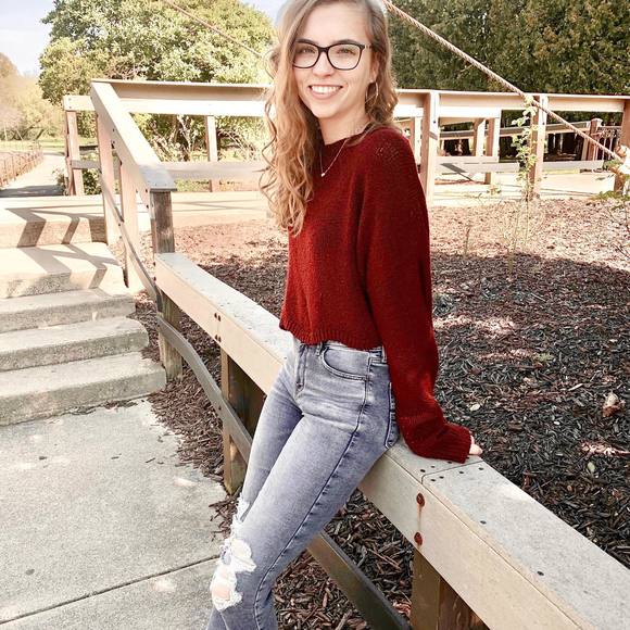 Profile Picture of Alexandra Schultz (@alschultz17) on Poshmark