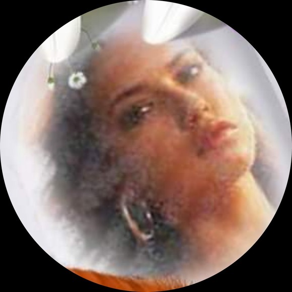 Desiree Tsinnie - Poshmark Profile Picture of Desiree Tsinnie (@desireetsinni65) on Poshmark