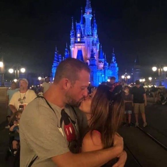 Profile Picture of Lisa Barker (@lisamb0719) on Poshmark