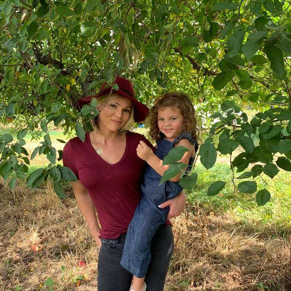 Profile Picture of Debra Claire (@debk16) on Poshmark