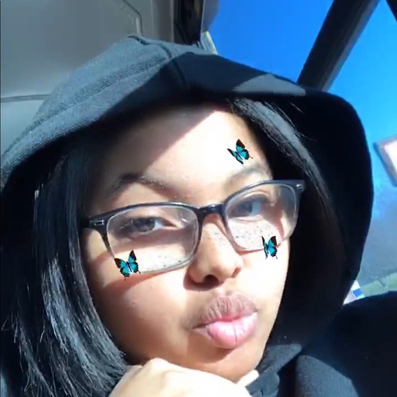 Profile Picture of Dominy Beamon (@dominyb) on Poshmark