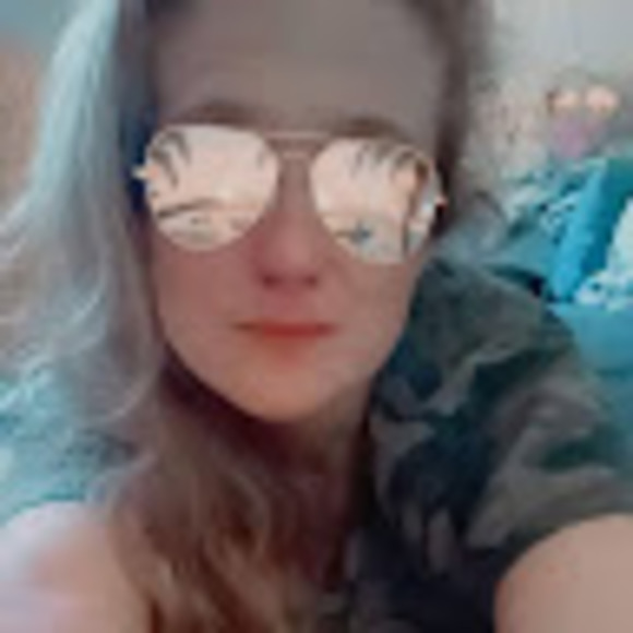 Profile Picture of Kim England (@kimengland19811) on Poshmark