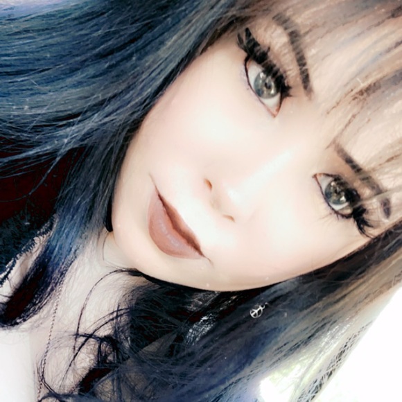 Lily Martz - Poshmark Profile Picture of Lily Martz (@lily_martz) on Poshmark