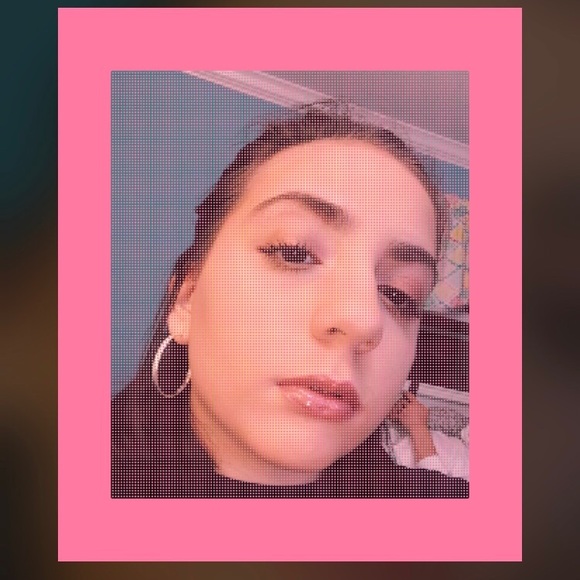 Profile Picture of Becca Dostilio (@rsdostilio) on Poshmark