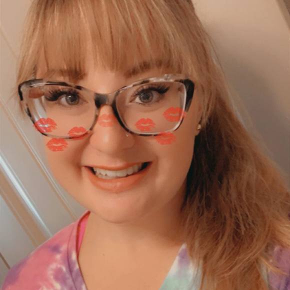 Profile Picture of Marisa Kuhr (@mkuhr97) on Poshmark