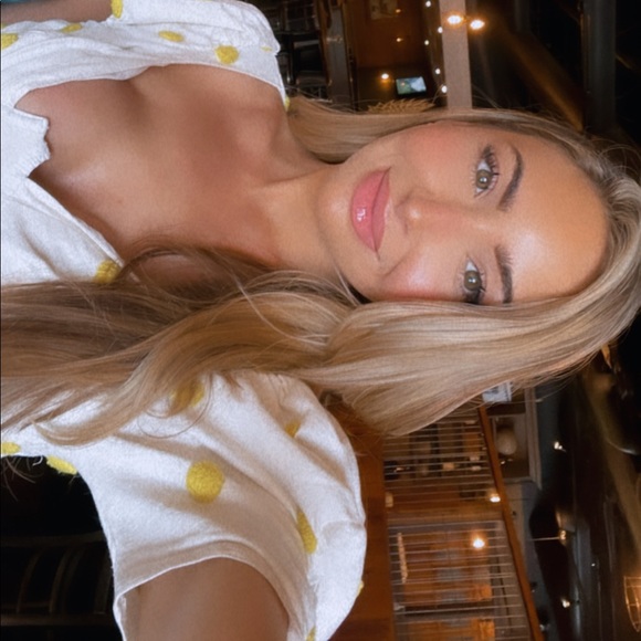 Profile Picture of Candice Schramm (@schrammc499) on Poshmark