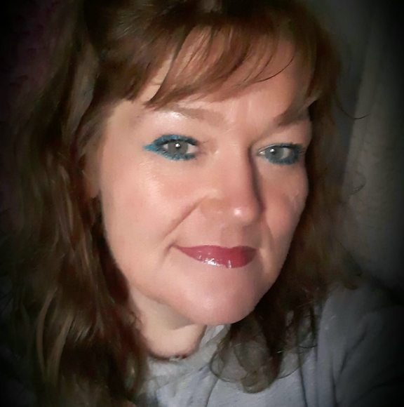 Profile Picture of Melissa Pells (@melissahart41) on Poshmark