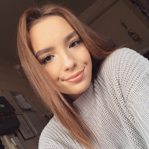 Profile Picture of Kathryn Bialoblocki (@knblock7) on Poshmark