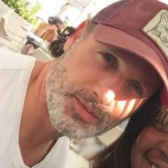 Profile Picture of Jeff Loves Grimes (@plsgrimes) on Twitter