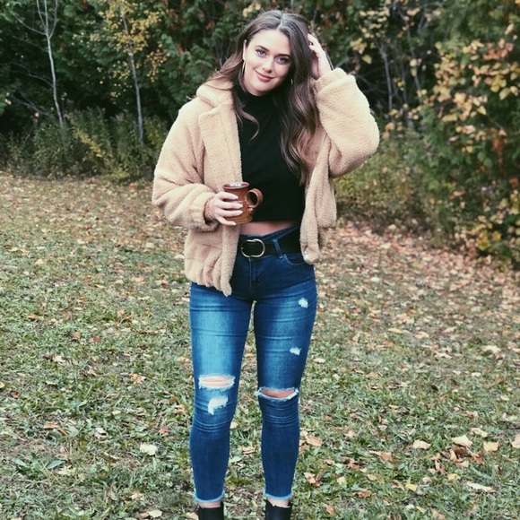 Profile Picture of Lydia Sikkema (@lydiasikkema) on Poshmark