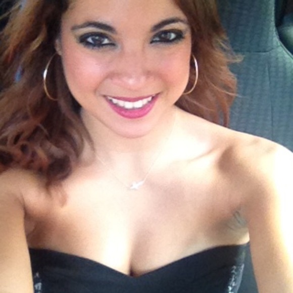 Profile Picture of Ariel Lebron (@alebron23) on Poshmark