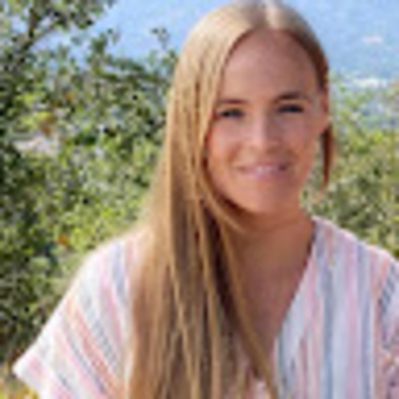 Profile Picture of Kirra Stankoski (@kirra_stankoski) on Poshmark