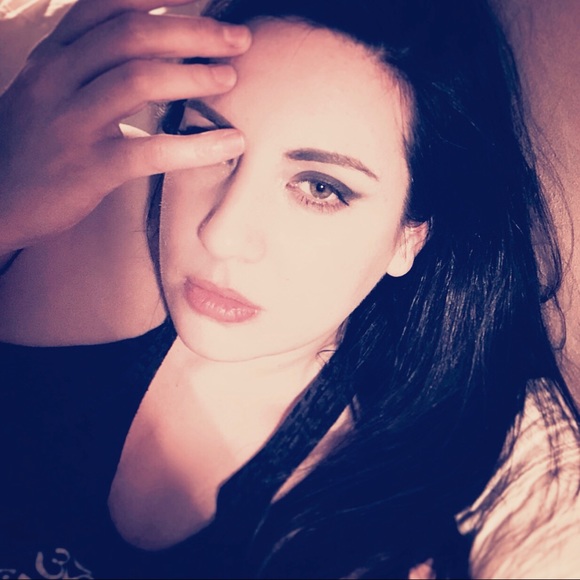 Profile Picture of Leila Motaei (@lsmotaei) on Poshmark