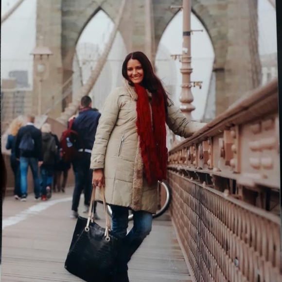 Profile Picture of Yarley Urango (@yarleyurango) on Poshmark