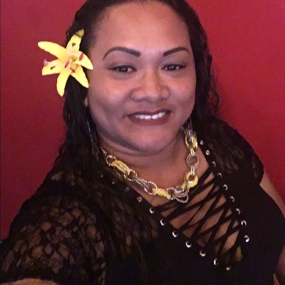 Profile Picture of Siala Taulua (@leakren) on Poshmark