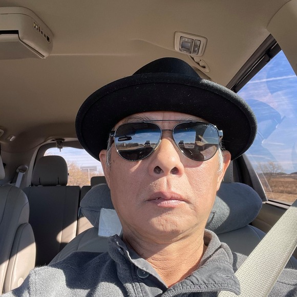 Profile Picture of Henry Huynh (@hiep_huynhus) on Poshmark
