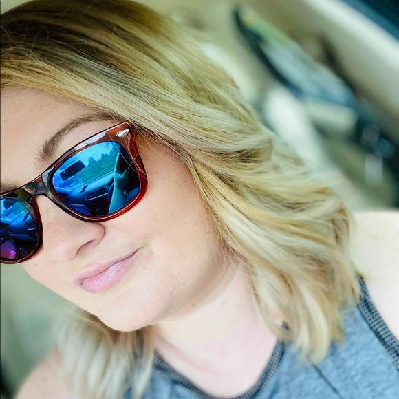 Profile Picture of Ashlee Hicks (@ahix05) on Poshmark