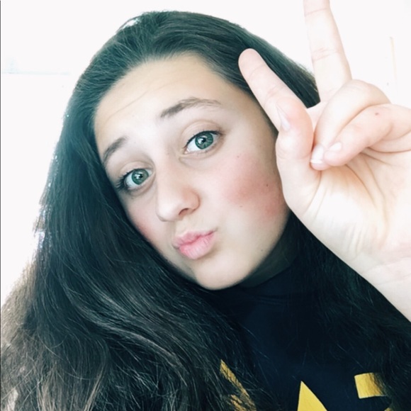 Alexis Taliaferro - Poshmark Profile Picture of Alexis Taliaferro (@ataliafe92) on Poshmark