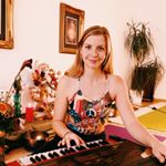 Profile Picture of Beatrice Kollinger (@happysukhayatiyoga) on Instagram