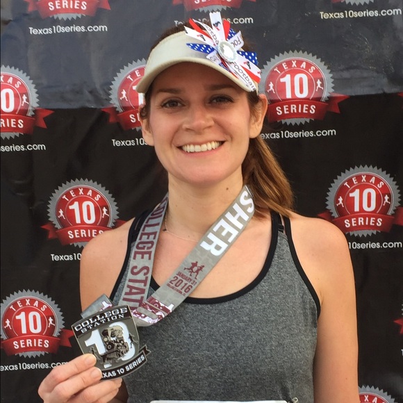 Shana Oldner - Poshmark Profile Picture of Shana Oldner (@sdoldner) on Poshmark