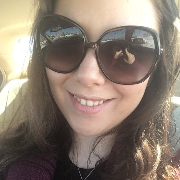 Profile Picture of Kristen Arestad (@kmarestad) on Poshmark