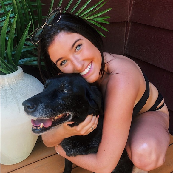 Profile Picture of Avery Plude (@averyplude) on Poshmark