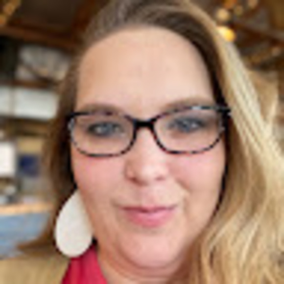 Profile Picture of Tia Baltazor (@tiabaltazor) on Poshmark