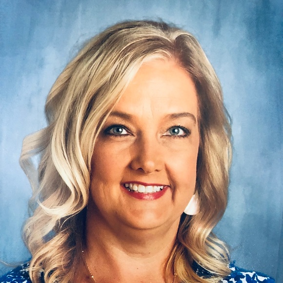 Profile Picture of Shea Phillips (@sheaphil14) on Poshmark