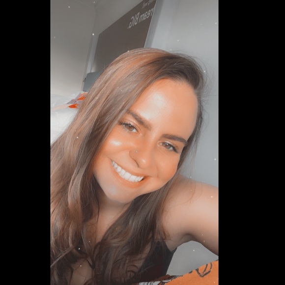 Profile Picture of Emily Triner (@emillyyyx7) on Poshmark