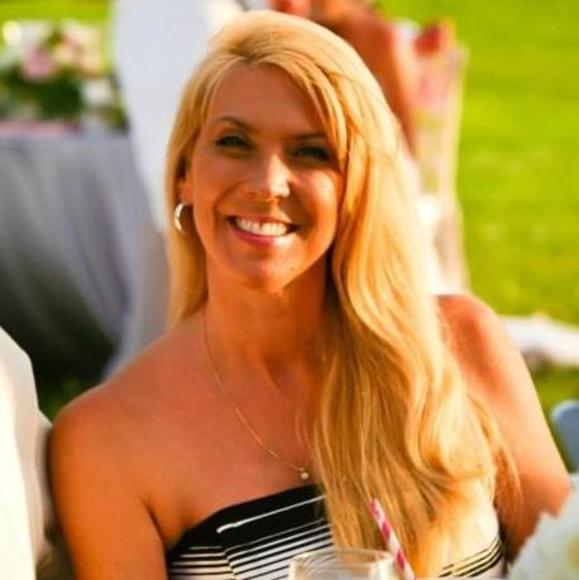 Profile Picture of Jennifer Evrard (@jenniie201) on Poshmark