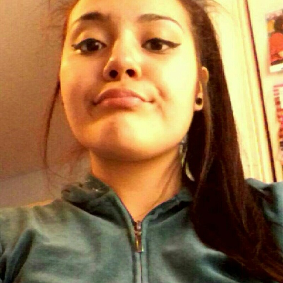 Profile Picture of Katherine Alvarez (@no_rolemodelz13) on Poshmark