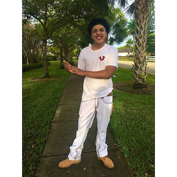 Profile Picture of D Stallone (@fiji2k) on Poshmark