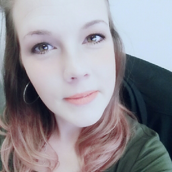 Profile Picture of Wendy Frawley (@wendyfrawley7) on Poshmark