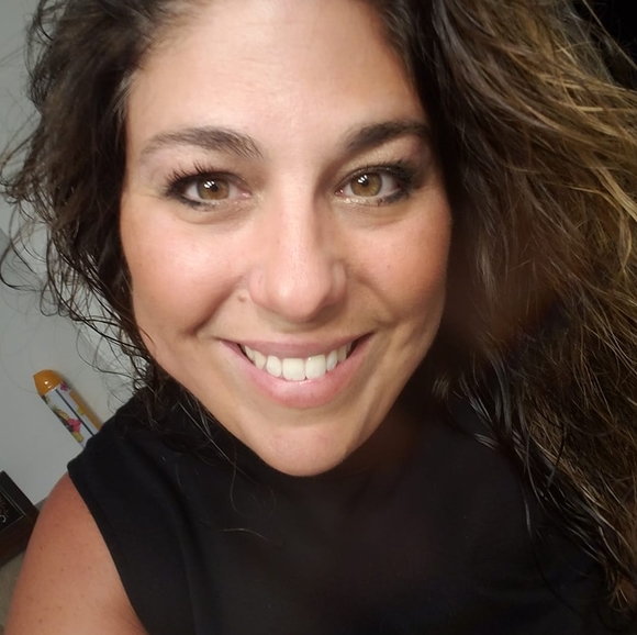 Profile Picture of Lena Ates (@lena_2) on Poshmark